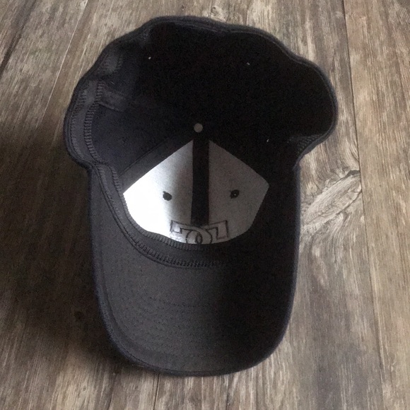 DC Flexfit Hat Black White Logo - Picture 4 of 7